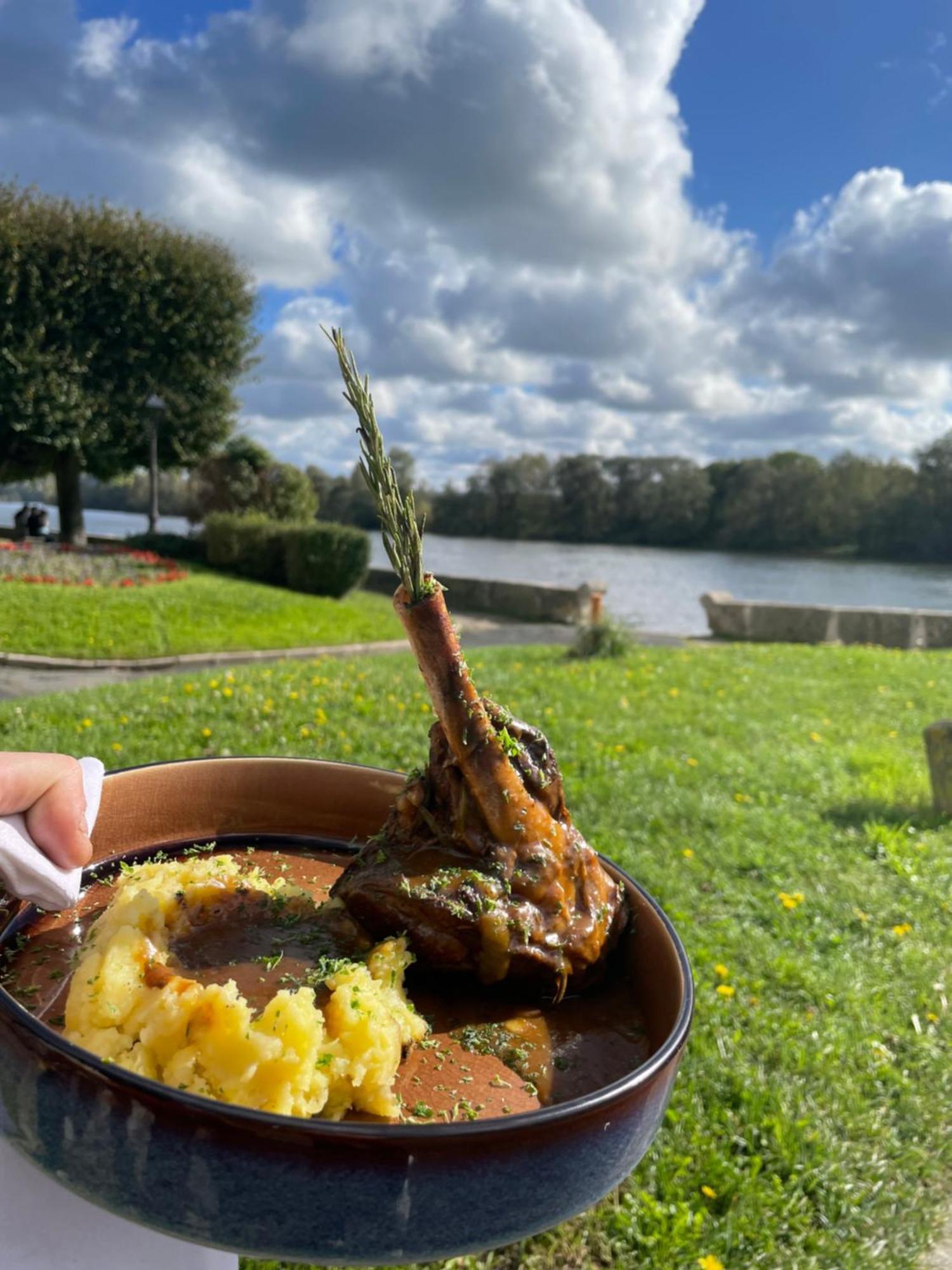 Logis Hotel & Restaurant - Les Bords De Seine Ла-Рош-Гийон Экстерьер фото