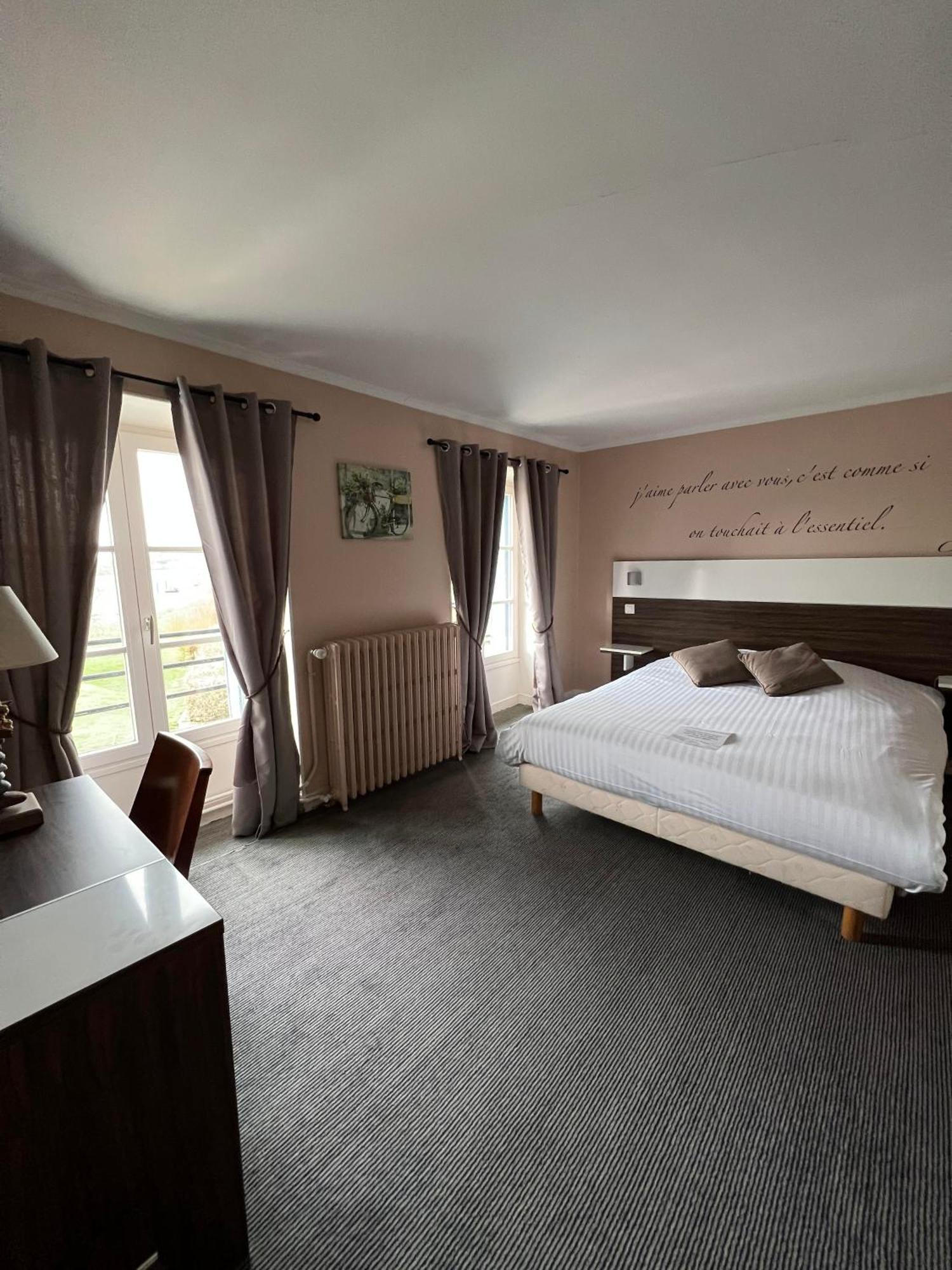 Logis Hotel & Restaurant - Les Bords De Seine Ла-Рош-Гийон Экстерьер фото