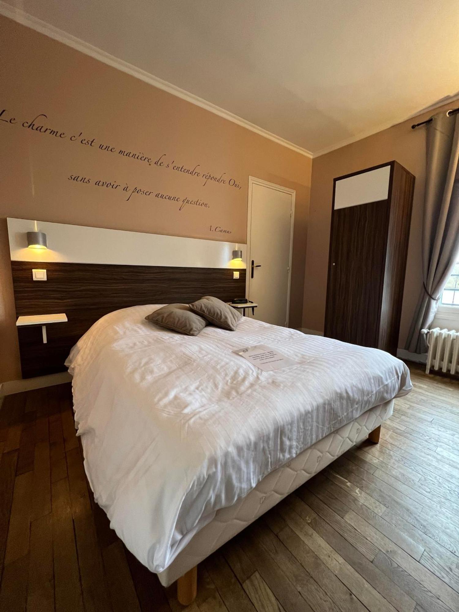 Logis Hotel & Restaurant - Les Bords De Seine Ла-Рош-Гийон Экстерьер фото