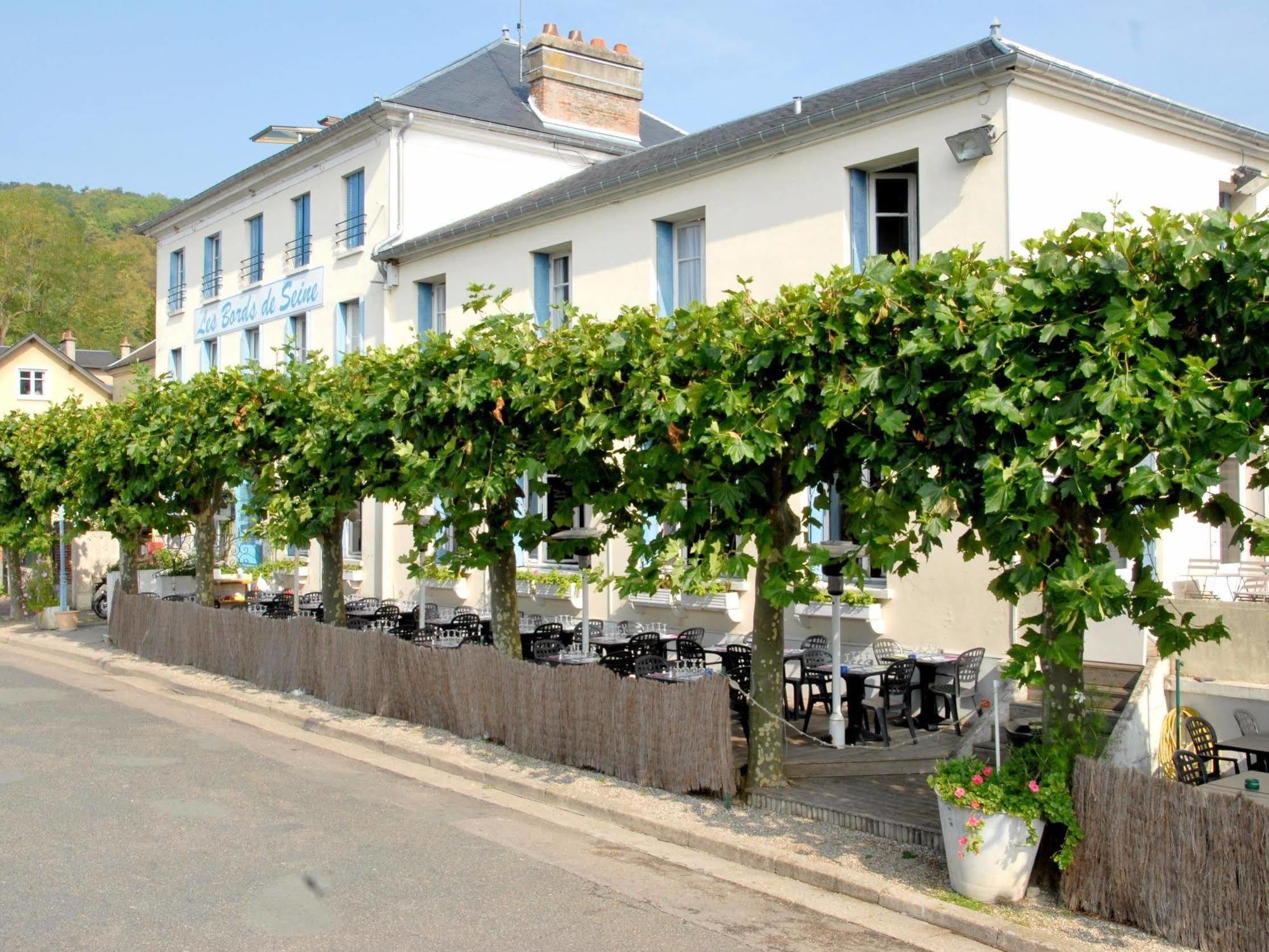Logis Hotel & Restaurant - Les Bords De Seine Ла-Рош-Гийон Экстерьер фото