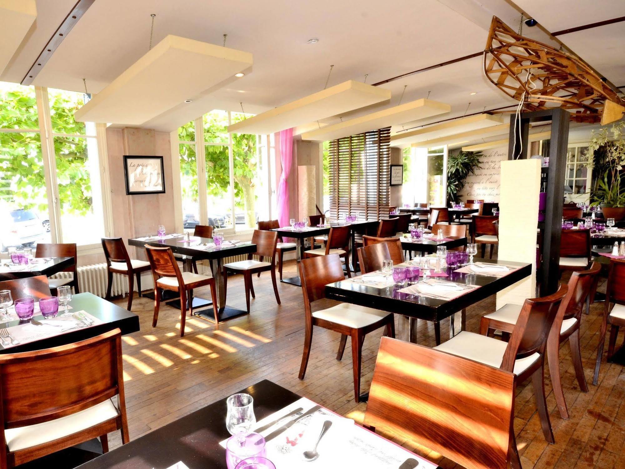 Logis Hotel & Restaurant - Les Bords De Seine Ла-Рош-Гийон Экстерьер фото