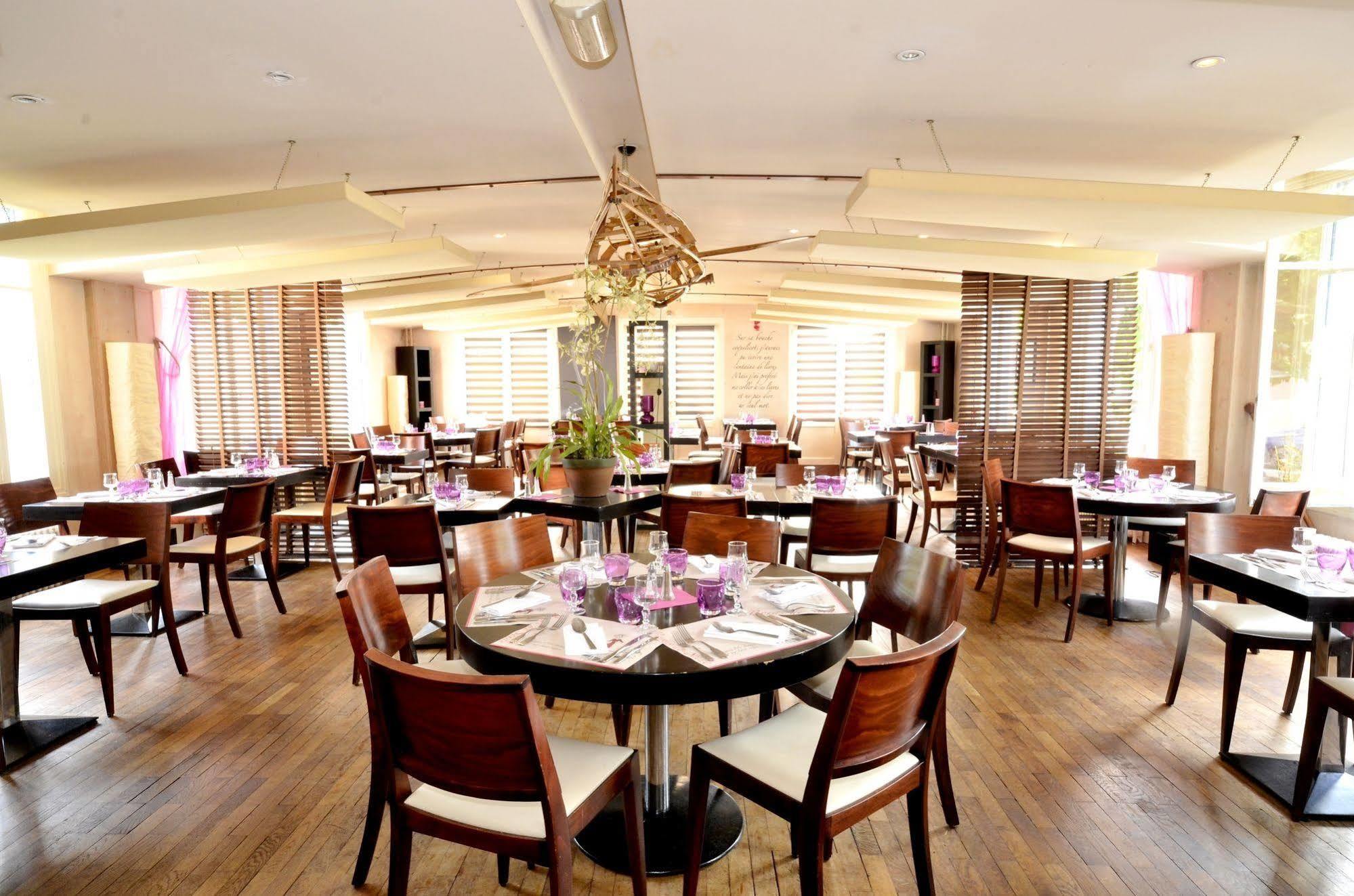 Logis Hotel & Restaurant - Les Bords De Seine Ла-Рош-Гийон Экстерьер фото