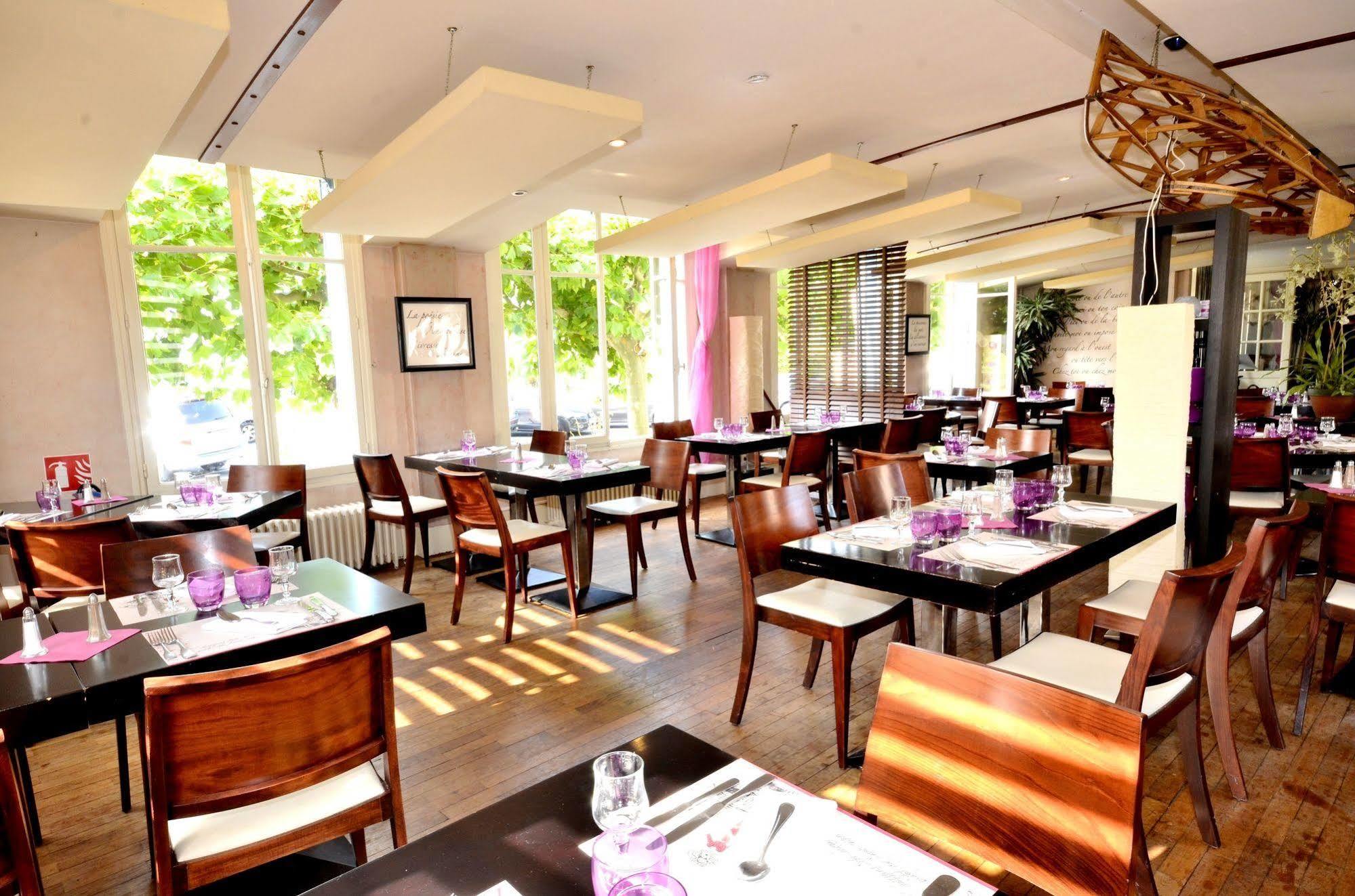 Logis Hotel & Restaurant - Les Bords De Seine Ла-Рош-Гийон Экстерьер фото