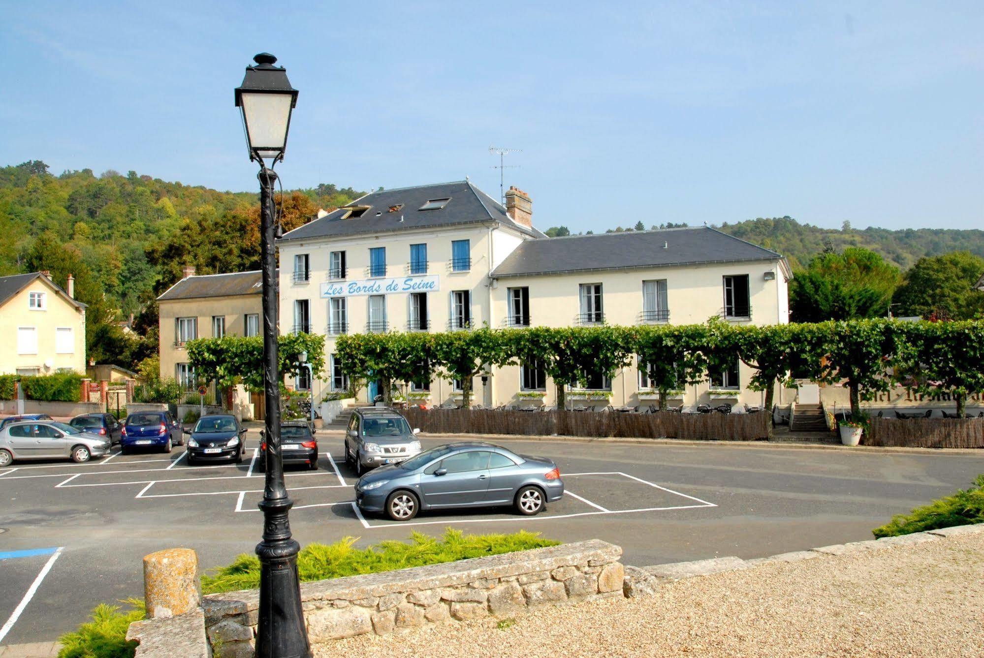 Logis Hotel & Restaurant - Les Bords De Seine Ла-Рош-Гийон Экстерьер фото